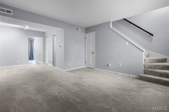 8985 S Swan Circle, St Louis, MO 63144