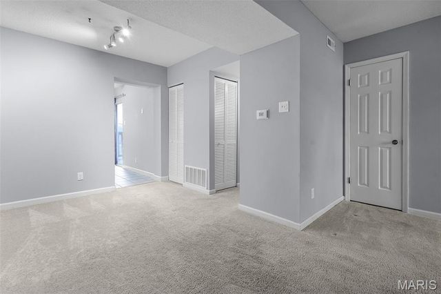 8985 S Swan Circle, St Louis, MO 63144