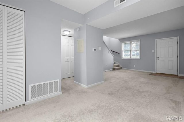 8985 S Swan Circle, St Louis, MO 63144