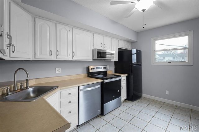 8985 S Swan Circle, St Louis, MO 63144