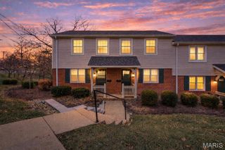8985 S Swan Circle, St Louis, MO 63144