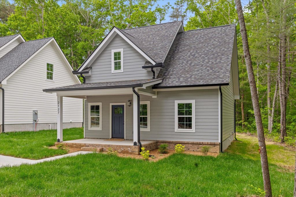 2127 Oak Street, Signal Mountain, TN 37377