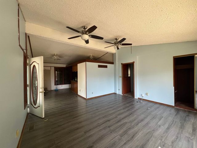 980 N Brownthrush Ln, Wichita, KS 67212