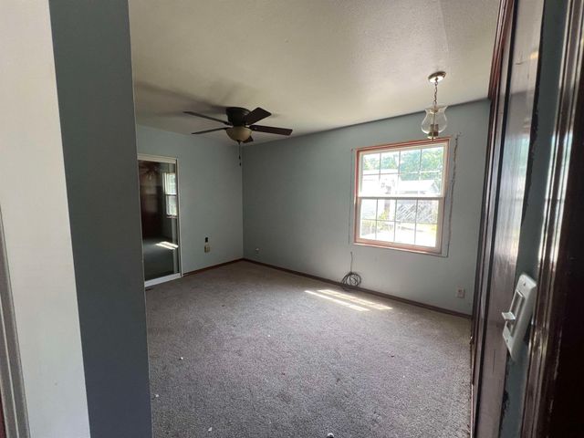 980 N Brownthrush Ln, Wichita, KS 67212