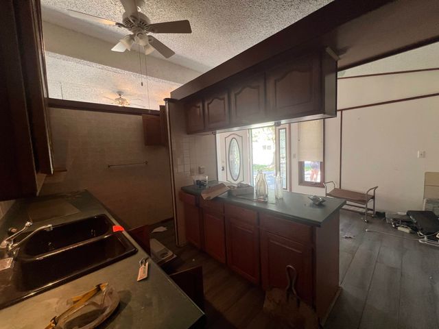 980 N Brownthrush Ln, Wichita, KS 67212