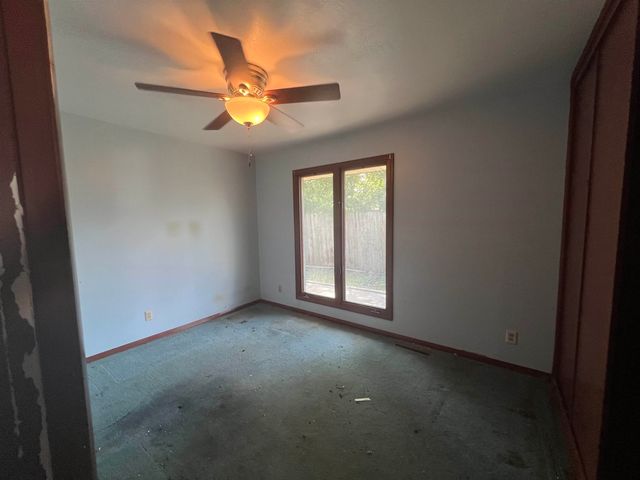 980 N Brownthrush Ln, Wichita, KS 67212