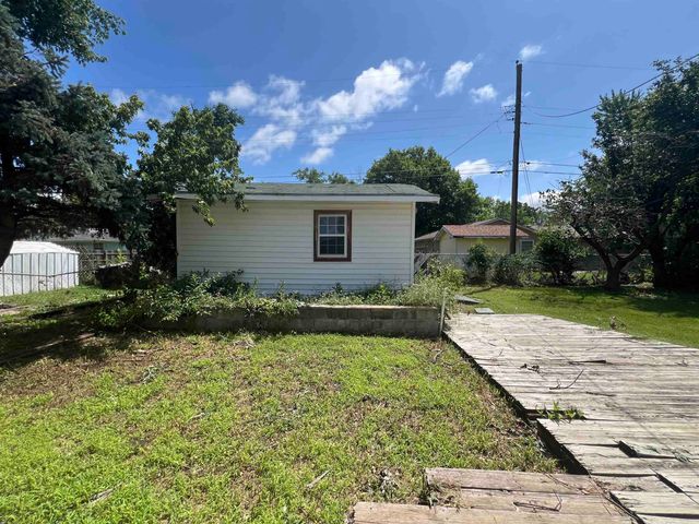 980 N Brownthrush Ln, Wichita, KS 67212