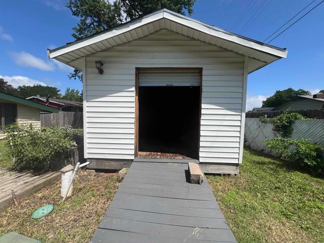 980 N Brownthrush Ln, Wichita, KS 67212