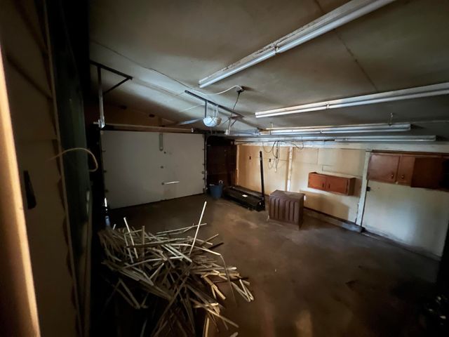 980 N Brownthrush Ln, Wichita, KS 67212