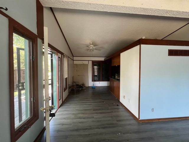 980 N Brownthrush Ln, Wichita, KS 67212