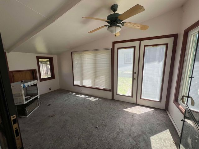 980 N Brownthrush Ln, Wichita, KS 67212