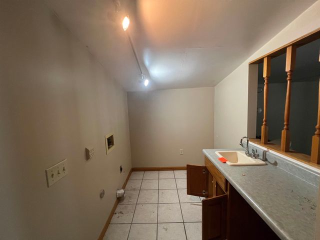 980 N Brownthrush Ln, Wichita, KS 67212