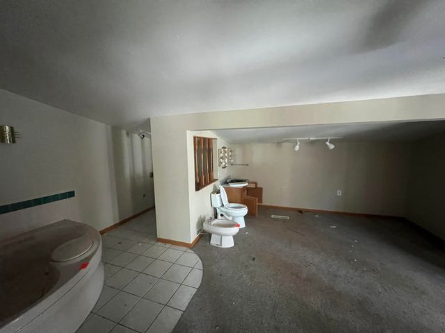 980 N Brownthrush Ln, Wichita, KS 67212