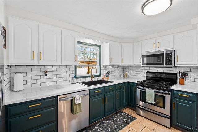 5746 South Bay Road, Cicero, NY 13039