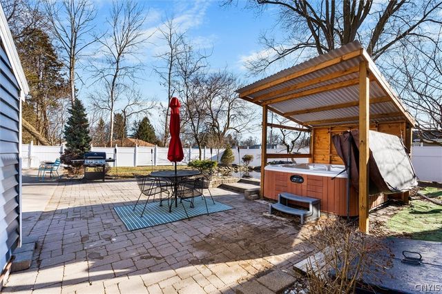 5746 South Bay Road, Cicero, NY 13039