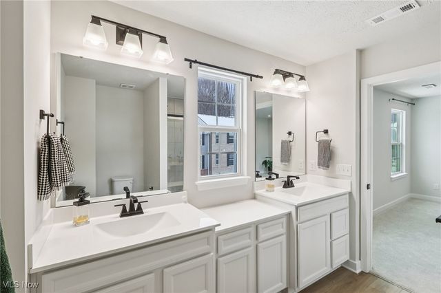 1138 Bean Lane, Akron, OH 44313