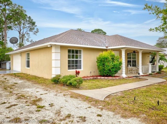 2407 Lakepoint Circle N, Sebring, FL 33875