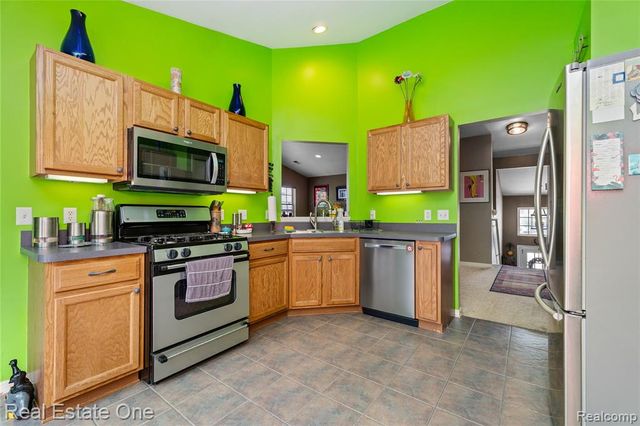 26738 Kirkway Circle, Trenton, MI 48183