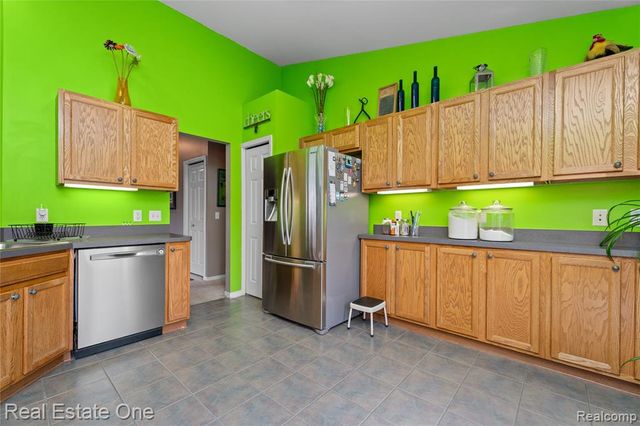 26738 Kirkway Circle, Trenton, MI 48183