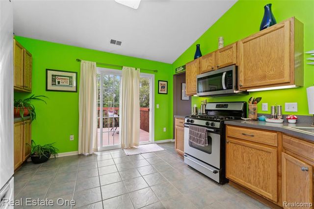 26738 Kirkway Circle, Trenton, MI 48183
