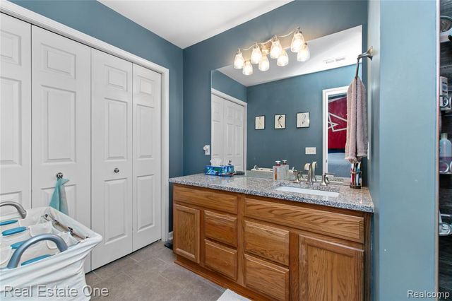 26738 Kirkway Circle, Trenton, MI 48183