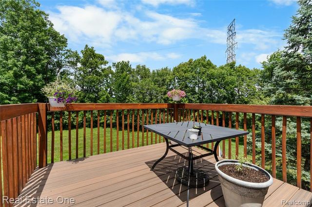 26738 Kirkway Circle, Trenton, MI 48183