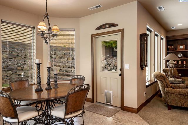 1633 Meadow Hills Dr, Richland, WA 99352