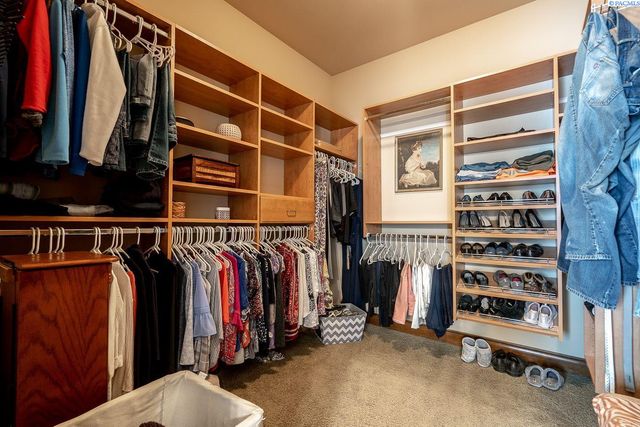 1633 Meadow Hills Dr, Richland, WA 99352