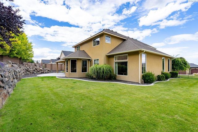 1633 Meadow Hills Dr, Richland, WA 99352