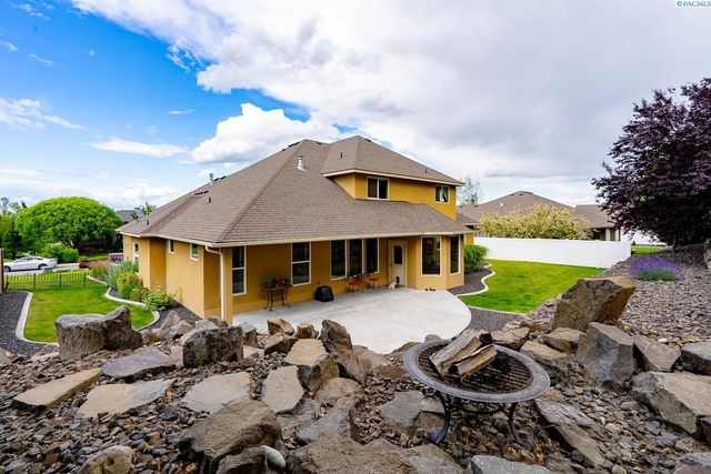 1633 Meadow Hills Dr, Richland, WA 99352