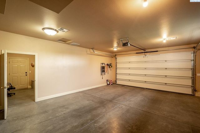 1633 Meadow Hills Dr, Richland, WA 99352