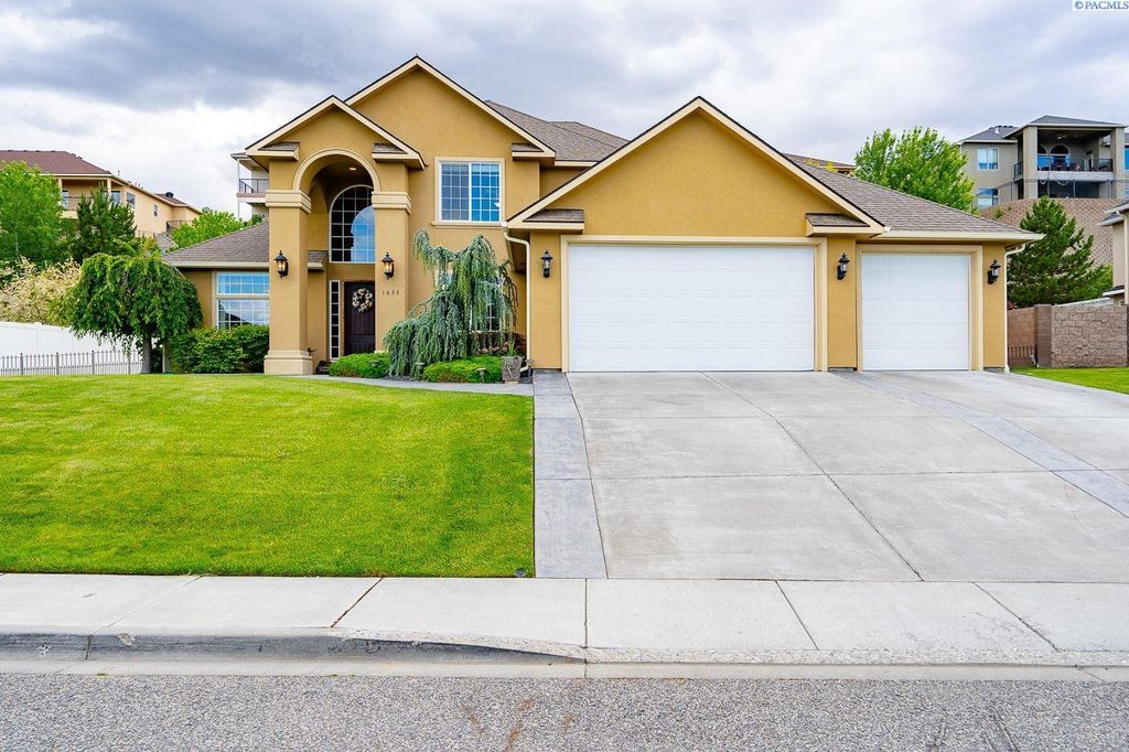 1633 Meadow Hills Dr, Richland, WA 99352