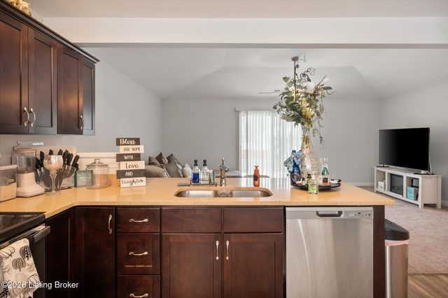 6700 Woods Mill Dr, Louisville, KY 40272