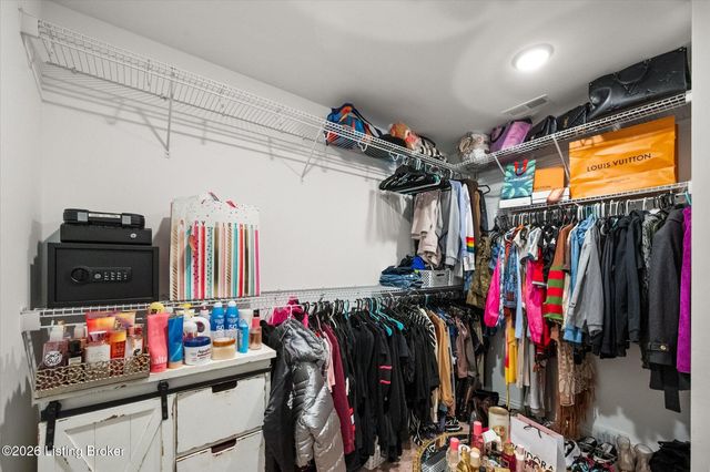 6700 Woods Mill Dr, Louisville, KY 40272