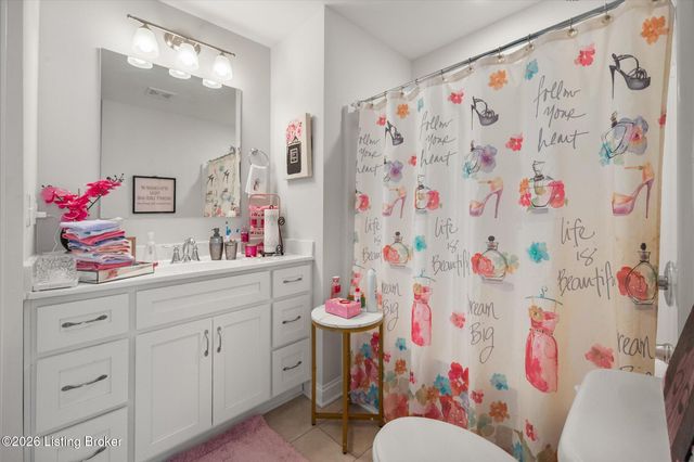 6700 Woods Mill Dr, Louisville, KY 40272