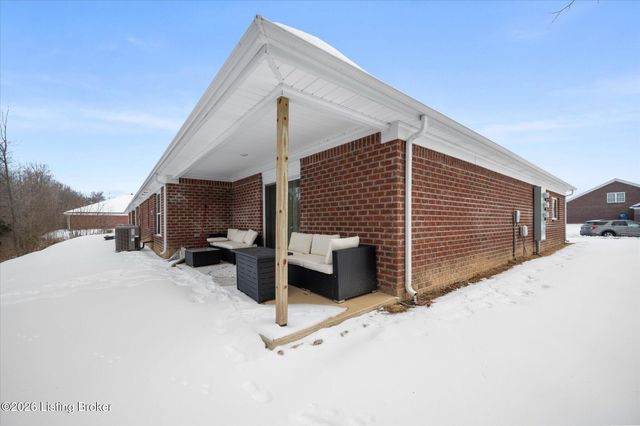 6700 Woods Mill Dr, Louisville, KY 40272