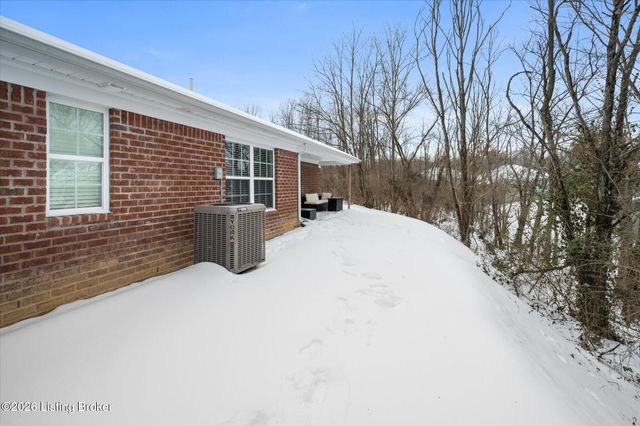 6700 Woods Mill Dr, Louisville, KY 40272