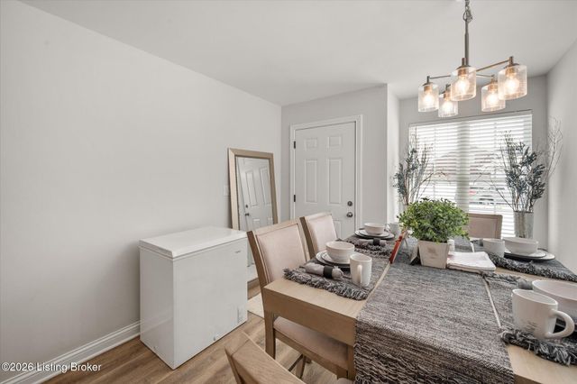 6700 Woods Mill Dr, Louisville, KY 40272