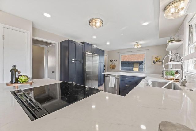 2800 N Hartung AVENUE, Milwaukee, WI 53210