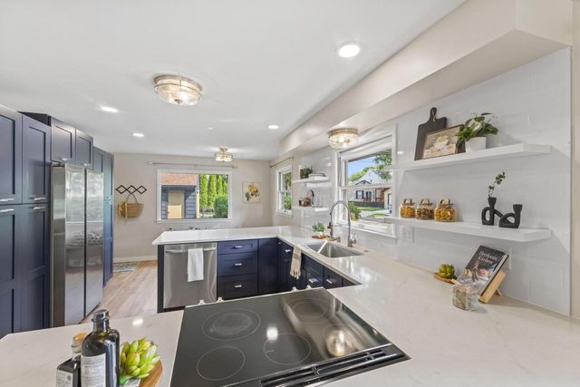 2800 N Hartung AVENUE, Milwaukee, WI 53210