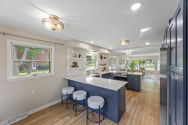 2800 N Hartung AVENUE, Milwaukee, WI 53210