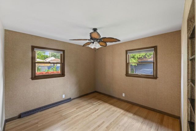 2800 N Hartung AVENUE, Milwaukee, WI 53210