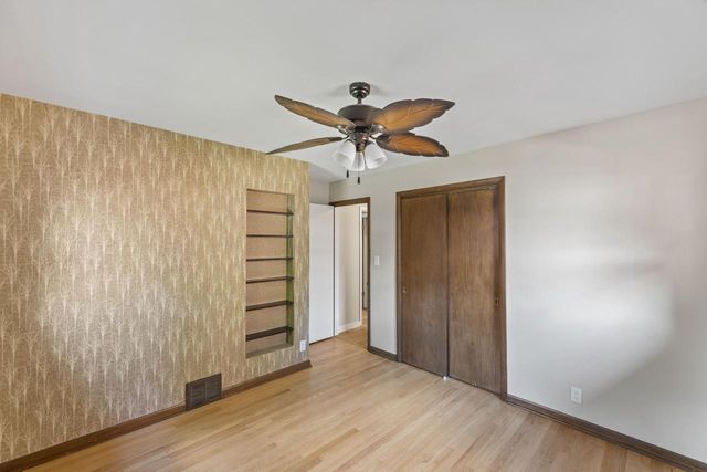 2800 N Hartung AVENUE, Milwaukee, WI 53210