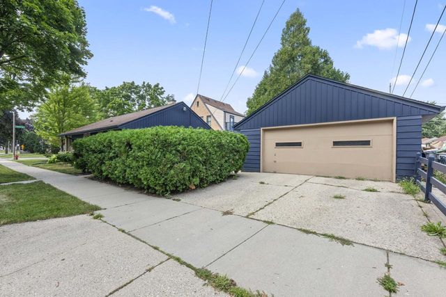 2800 N Hartung AVENUE, Milwaukee, WI 53210