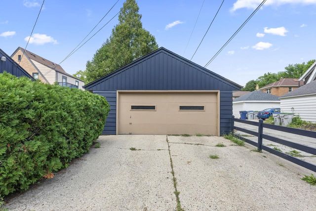 2800 N Hartung AVENUE, Milwaukee, WI 53210