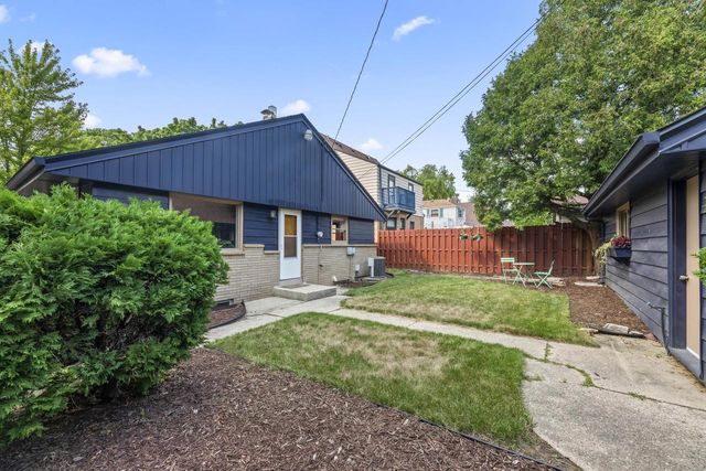 2800 N Hartung AVENUE, Milwaukee, WI 53210