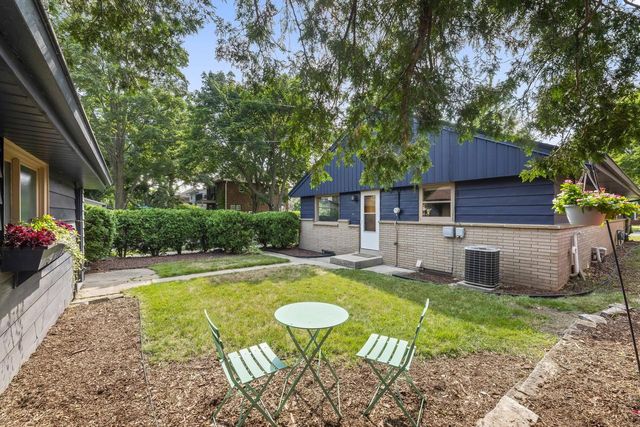 2800 N Hartung AVENUE, Milwaukee, WI 53210