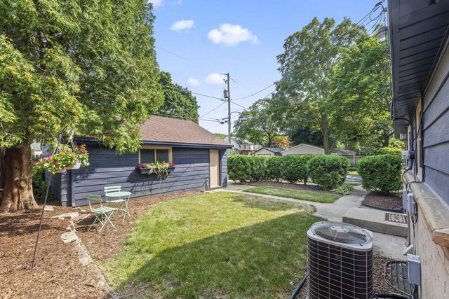 2800 N Hartung AVENUE, Milwaukee, WI 53210