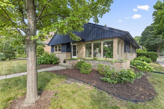 2800 N Hartung AVENUE, Milwaukee, WI 53210