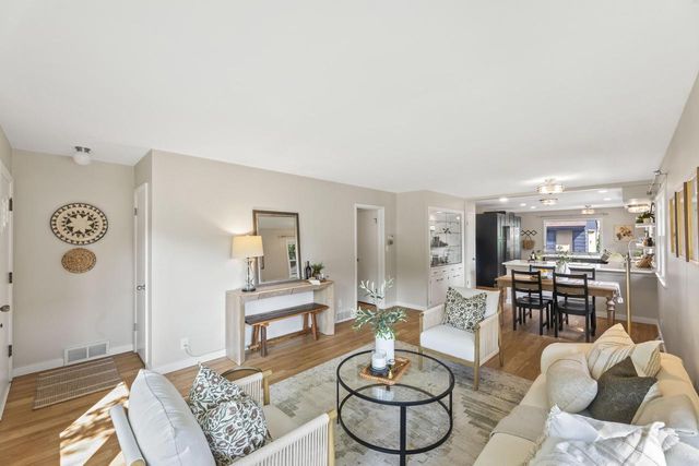 2800 N Hartung AVENUE, Milwaukee, WI 53210